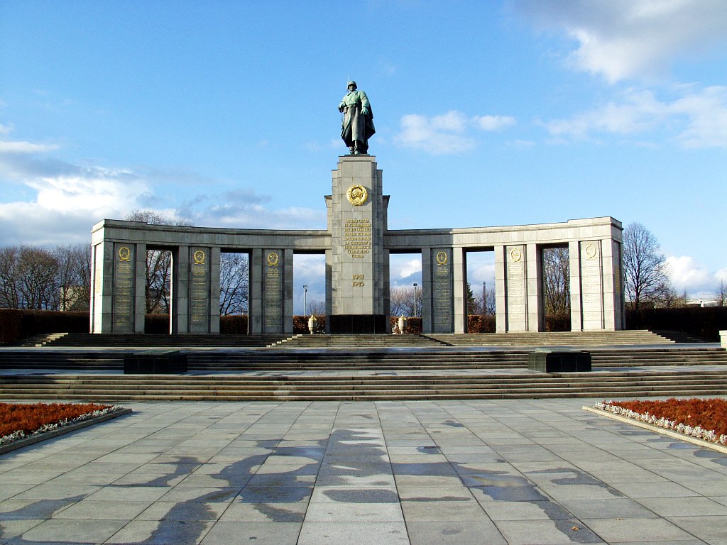Al momento stai visualizzando Il “Sowjetisches Ehrenmal”. In uno splendido parco un luogo-simbolo di valori universali